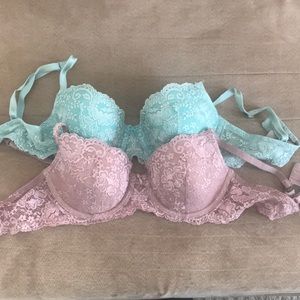 2 Victoria Secrets very sexy bras